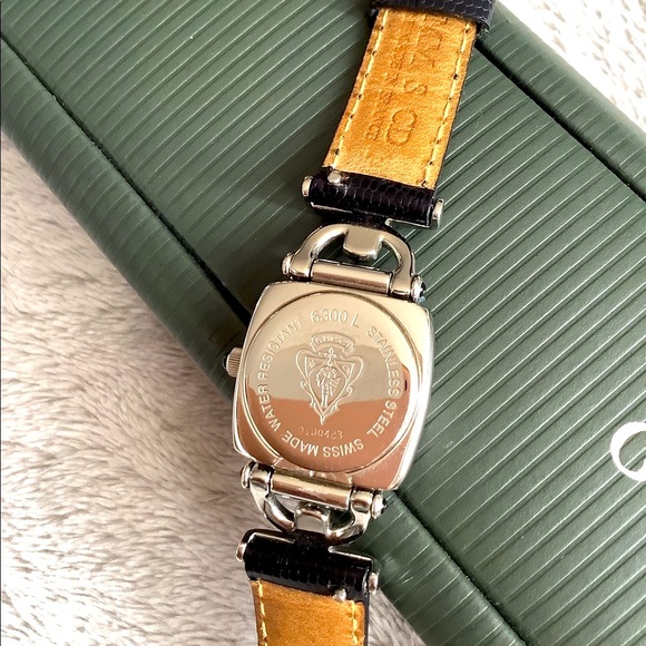 Authentic GUCCI ladies watch with box/card 🌹🌹🌹 - Picture 10 of 11